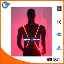 Gilet réfléchissant léger ajustable à LED pour cycliste