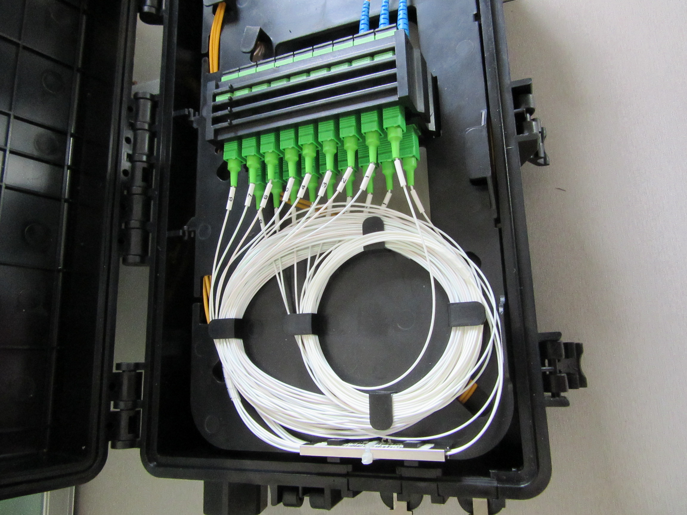 Fiber splice enclosure 