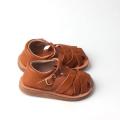 Beliebte Kindersandalen aus gewebtem Leder