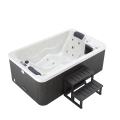 Pátio ao ar livre com banheira de hidromassagem colocando uma banheira de hidromassagem em uma banheira de spa de deck ePos Hot Hot Tub Whirlpool