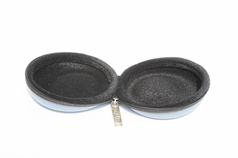 Single watch carrying case