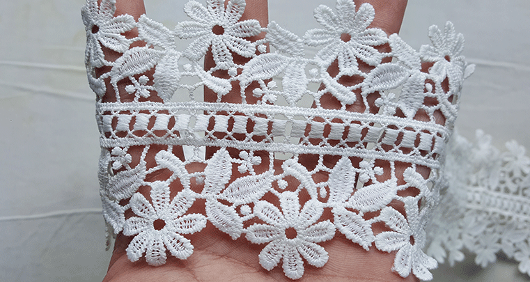 LACE TRIMMIG