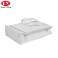 Matte weiße Papiertüte mit Griffverpackung
