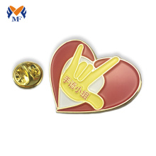 Insignias de alfiler de solapa en forma de corazón de logotipo personalizado