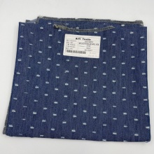 Loch Design 60% Baumwolle 40% Polyester -Denim -Stoff