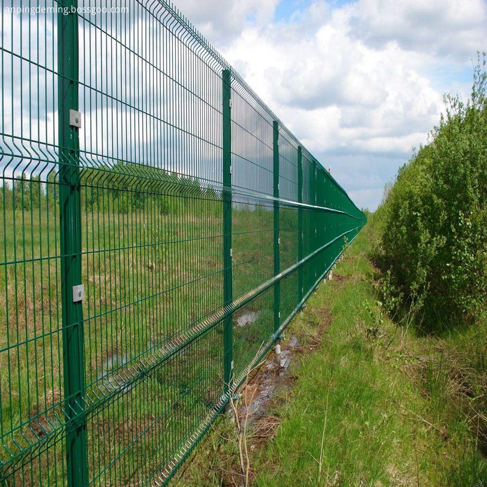 wire mesh fence