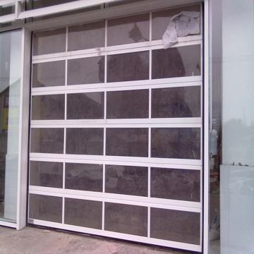 Porte de garage coulissante acrylique sectionnelle transparente