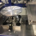 Machine de tampographie pour assiettes en céramique