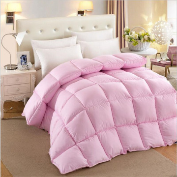Schöne Duvet Vs Quilt auf dem Bett zum Verkauf