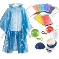 Poncho de pluie jetable pour cadeaux promotionnels en boule en plastique