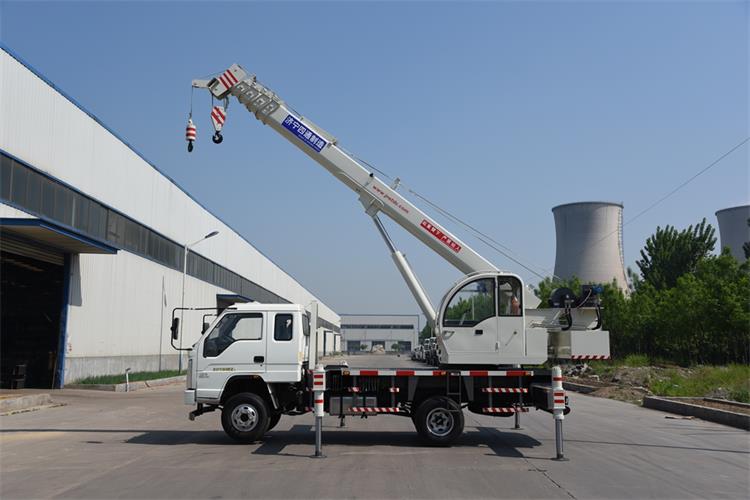 8 ton Foton truck crane 