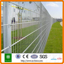 Double wire mesh fence