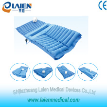 Matelas médical pour escarres avec zone de protection pour urinoir adulte