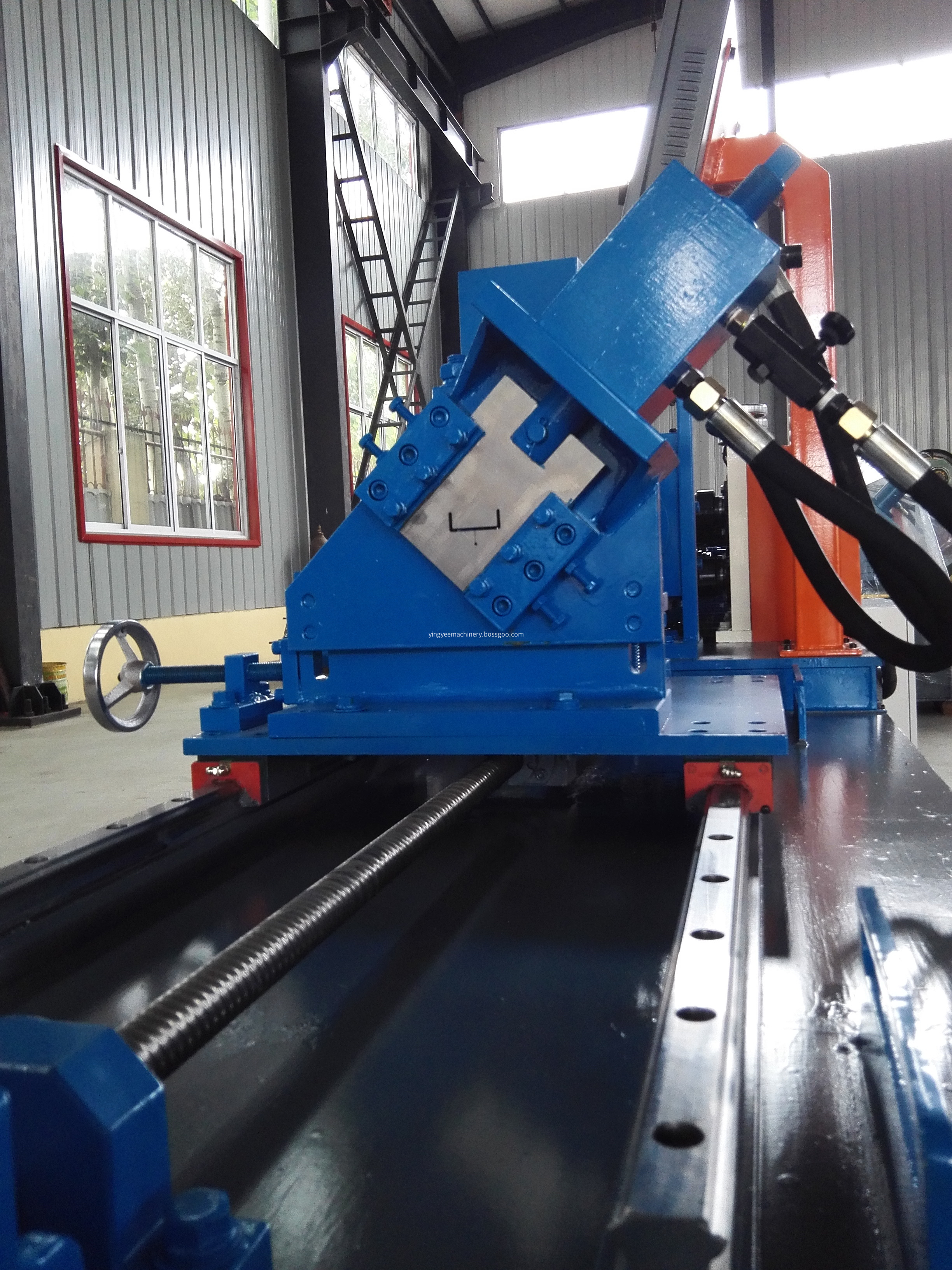 Stud and track keel roll forming machine