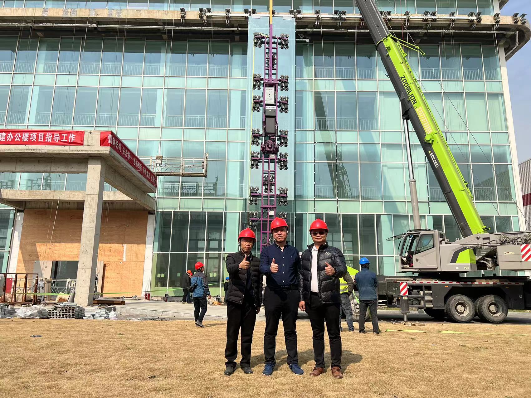 The Largest cambered Glass unit installation lifter (4) The Largest cambered Glass unit installation lifter (4)