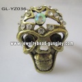 Skull ring avec diamant CZ 0.4USD