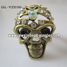 Skull ring with CZ diamond 0.4USD