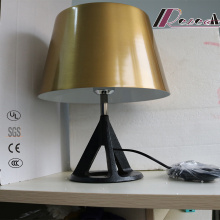 Новая декоративная металлическая настольная лампа для гостиницы