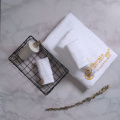 Serviettes d&#39;hôtel blanc / serviette d&#39;hôtel en coton blanc platine