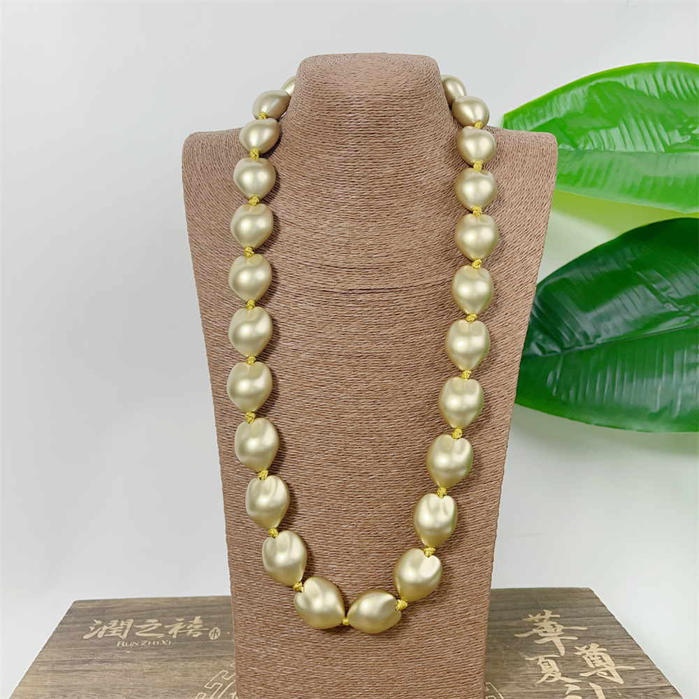 kukui nut lei KN-jn061_0005 kukui nut lei KN-jn061_0005