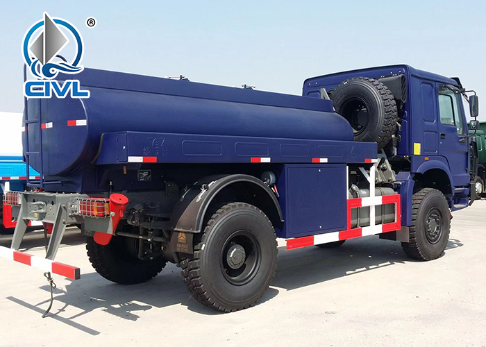 4x4 Fuel Tanker Truck 3