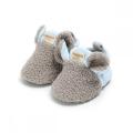 Chaussures de chaussettes de bébé né