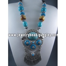 Chunky necklace fashion jewelry