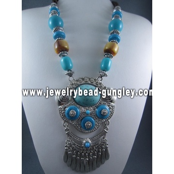 Chunky necklace fashion jewelry