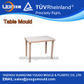 Table carrée en plastique moule