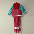 Rot und Himmelblau solide PU reflektierende Regenjacke für Kinder/Baby Set