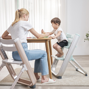 Chaise haute d&#39;alimentation pour bébé avec ensemble pour bébé