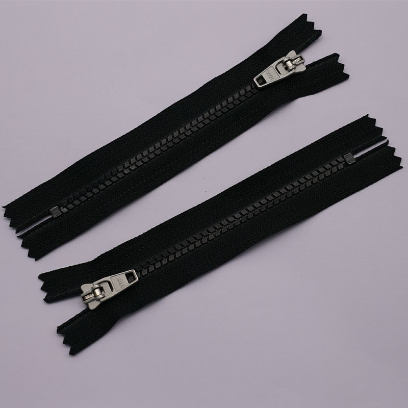 Rubber tooth zipper