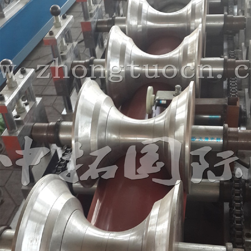 Ridge roll forming machine (14)