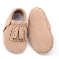 Handgefertigte Babyschuhe aus Wildleder mit weicher Sohle