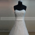 Exquisito amor A-line brillantes lentejuelas flores y perlas vestido de novia tren capilla