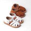 Beliebte Kindersandalen aus gewebtem Leder