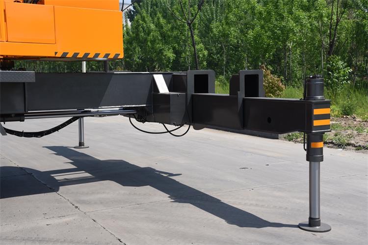 STSQ12D 12 TON MOBILE CRANE