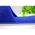 Pantoufle éponge bleue bout ouvert serviette pantoufle