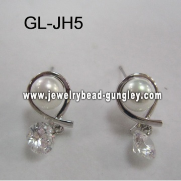 shell pearl earrings woman