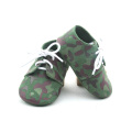 Ventas al por mayor Diseños especiales Army Green Boy Zapato