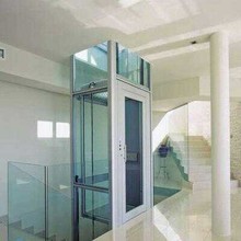 Автономный лифтовый дом с стеклянной кабиной