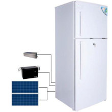 Painel solar que carrega o congelador solar em Freezers