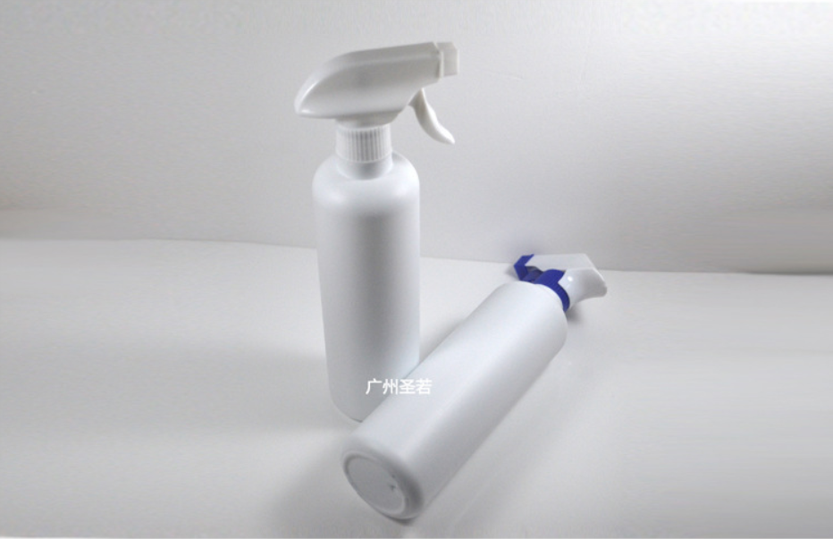 White HDPE Plastic Spray Bottle And White Trigger Spray Pump