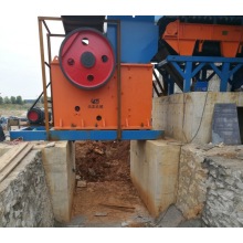 Small portable jaw crusher