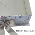 Perfecto regalo caja plegable con cinta de raso