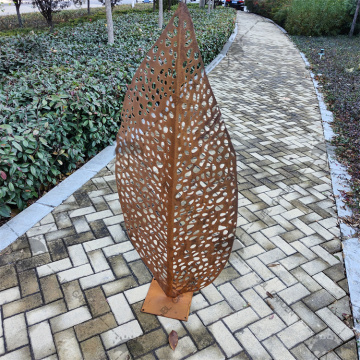 Escultura de hoja de acero Corten en venta