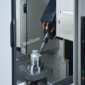 Fünfachsige CNC-Fräsmaschine zur Bearbeitung von Motorteilen