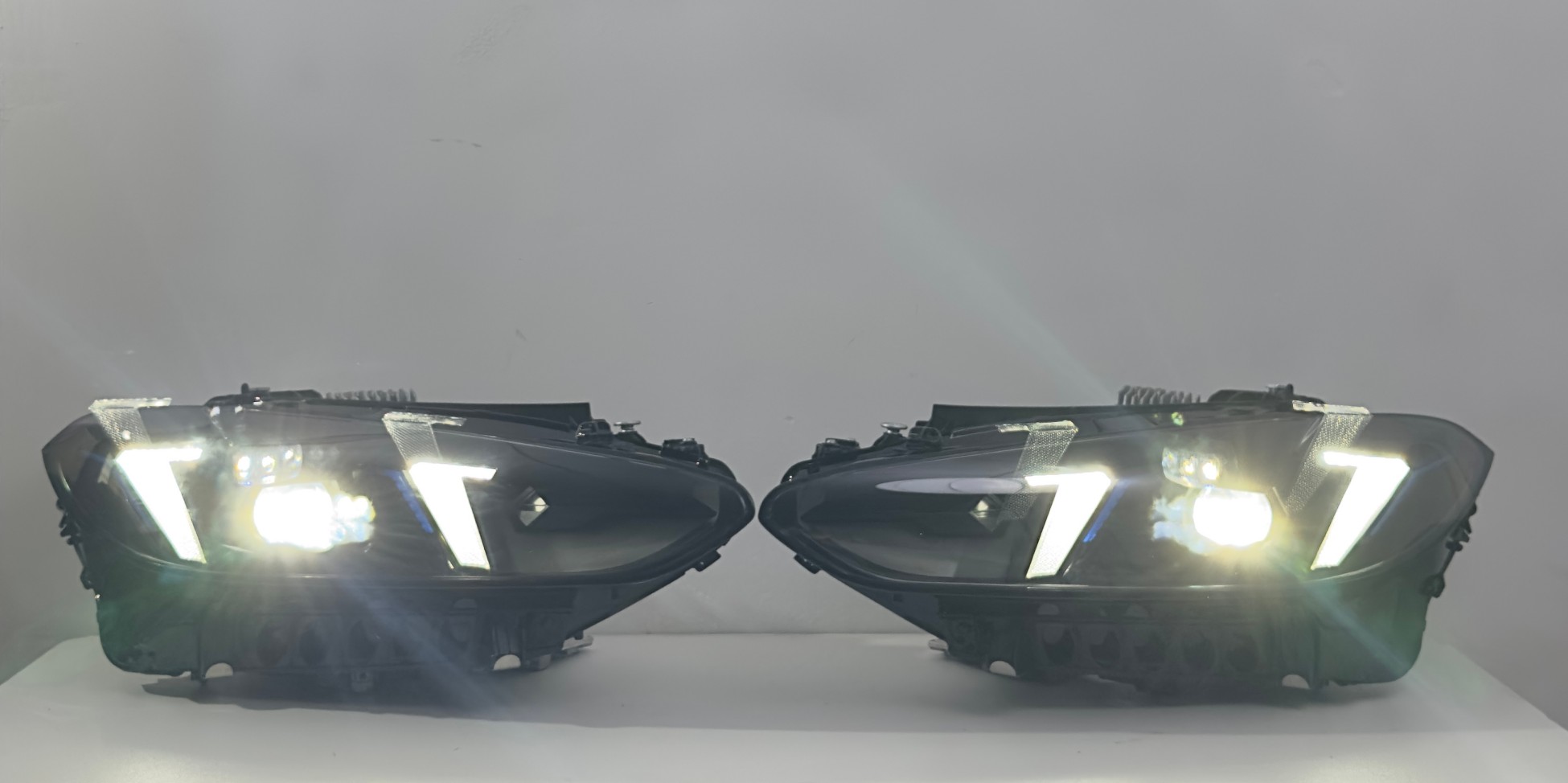 4 seres G22 headlights (4) 4 seres G22 headlights (4)