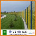 Fence Mesh Anwendung und quadratische Lochform Doppelmaschendrahtzaun