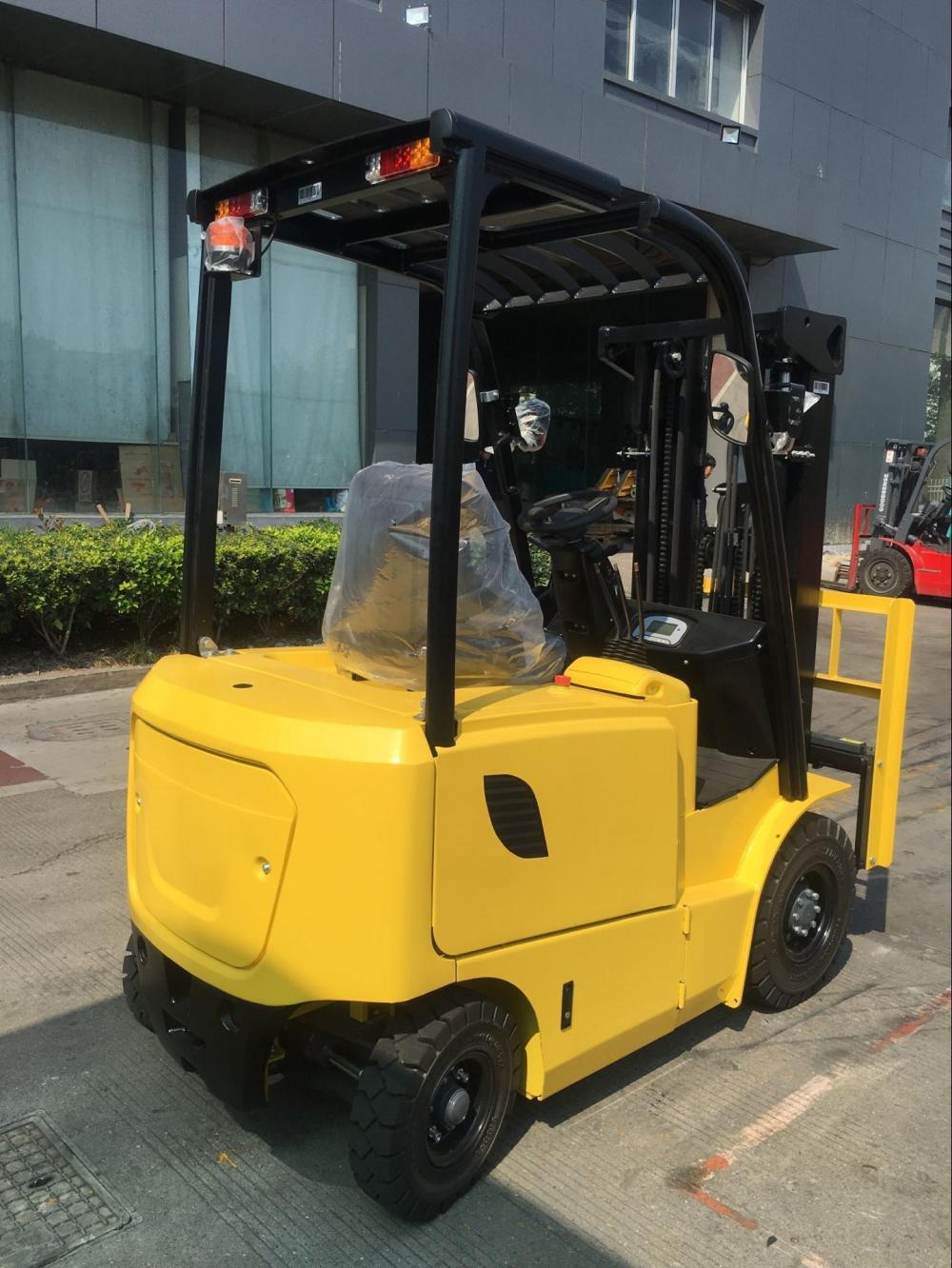 Electric Forklift With Triplex Mast